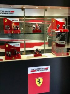 2021-03-30-Gioielleria-Pizzini-Scuderia-Ferrari-Proposte-Orologi-Uomo-Vetrina-Showroom