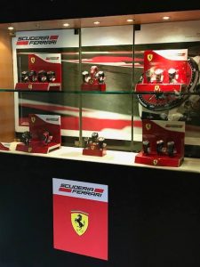 2021-03-30-Gioielleria-Pizzini-Scuderia-Ferrari-Proposte-Orologi-Uomo-Vetrina
